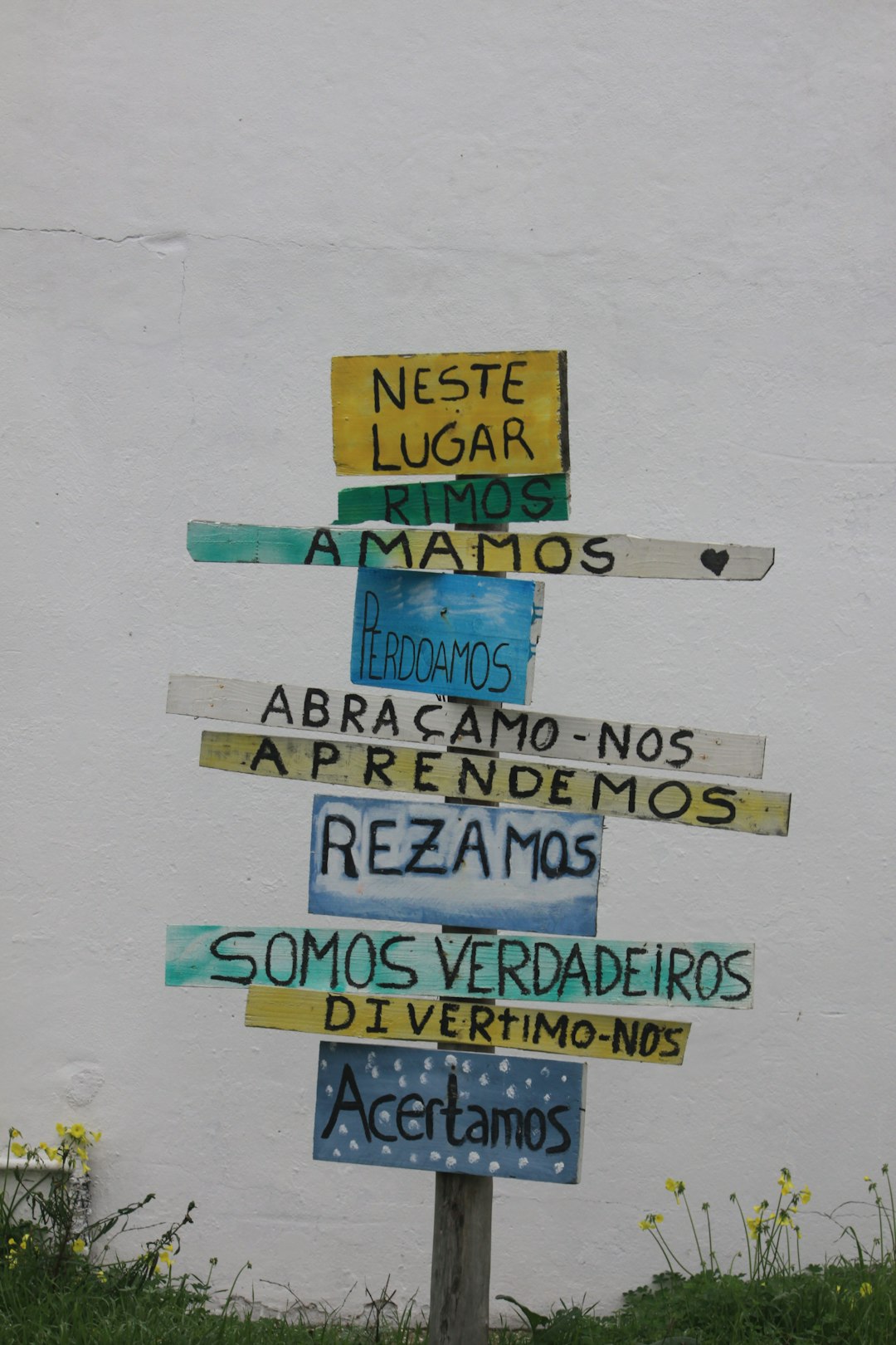 a-sign-that-has-some-writing-on-it-9j2embnk8pc